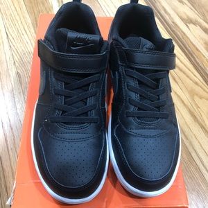 Used little kid sneaker